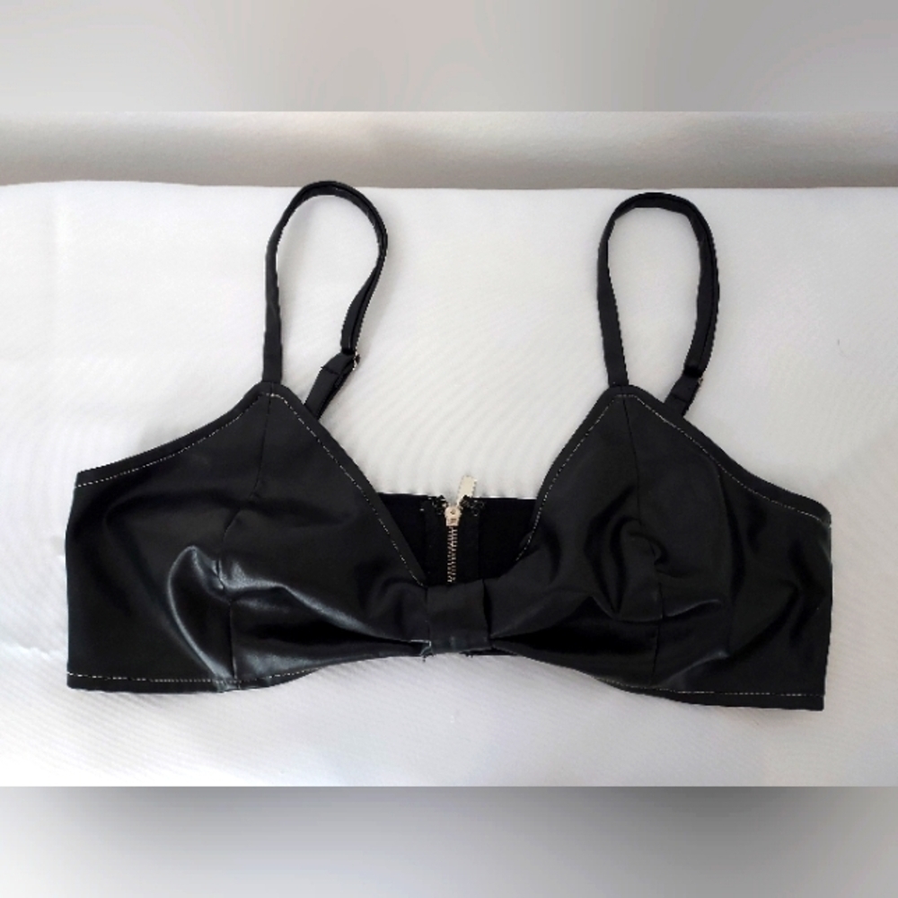 FASHION NOVA.  BRA SIZE S